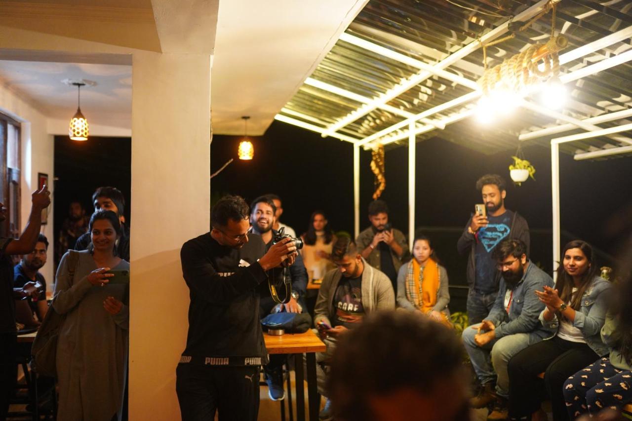 Young Monk Hostel & Cafe Dharamkot McLeod Ganj Extérieur photo