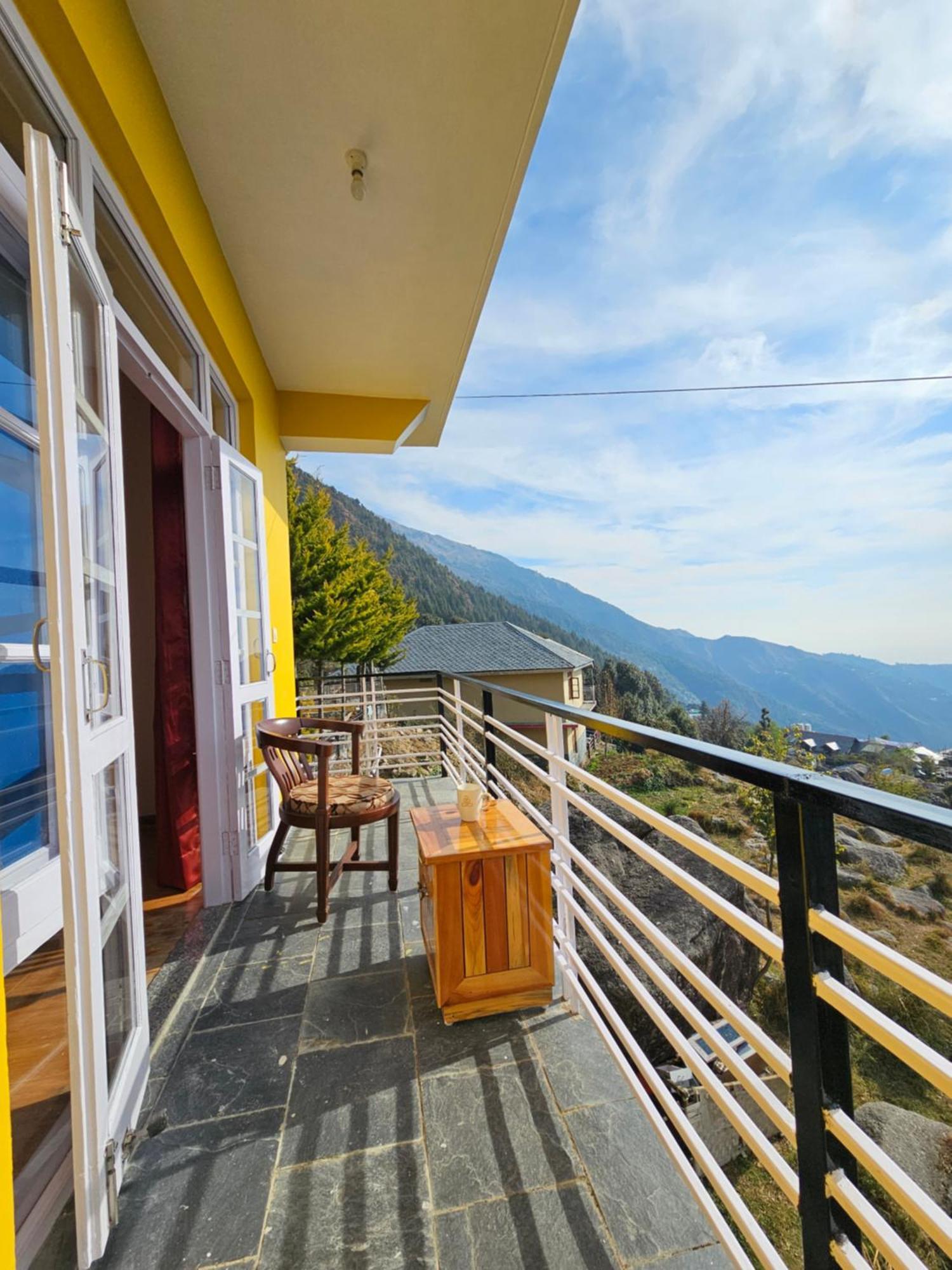 Young Monk Hostel & Cafe Dharamkot McLeod Ganj Extérieur photo