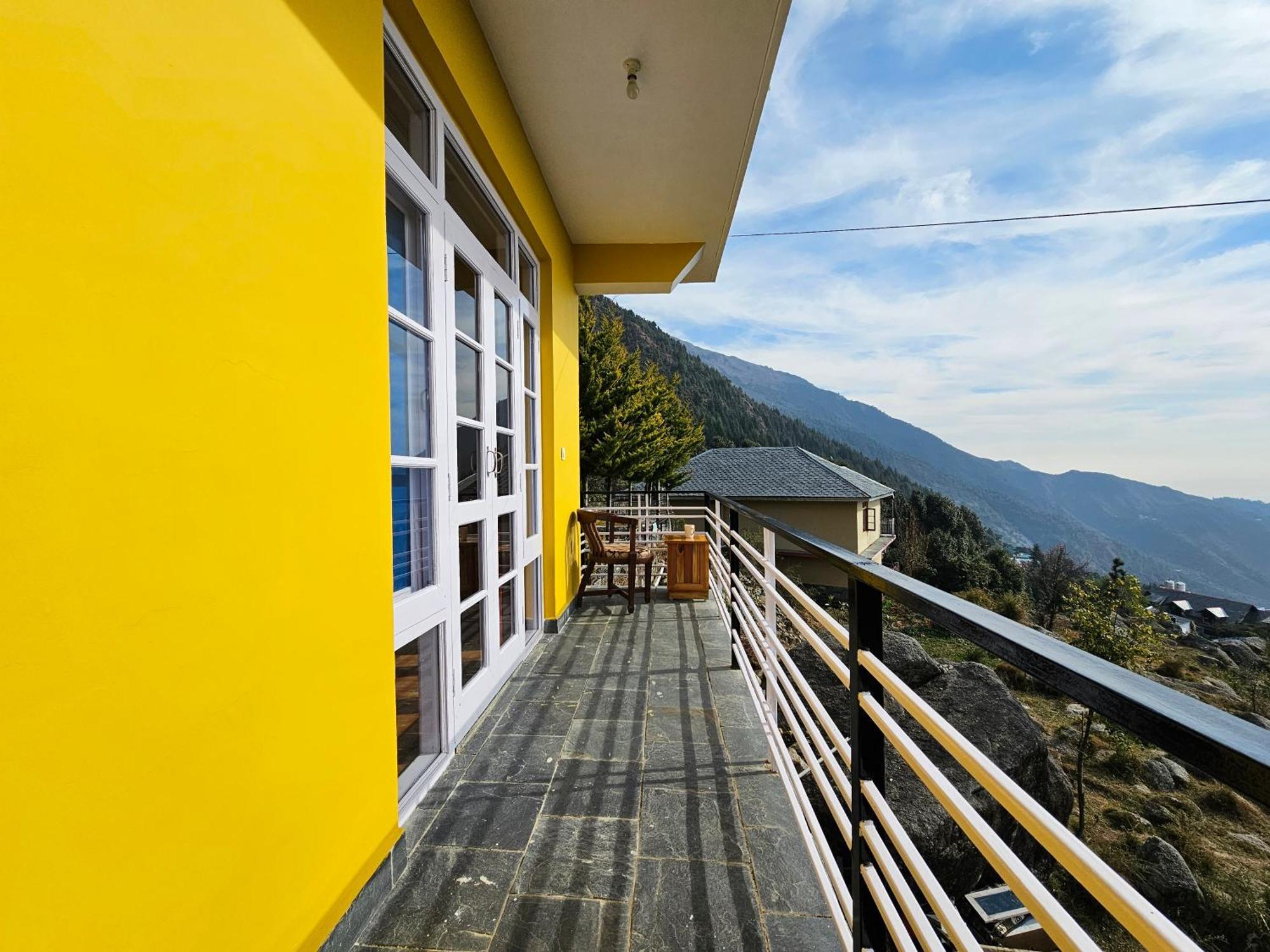 Young Monk Hostel & Cafe Dharamkot McLeod Ganj Extérieur photo